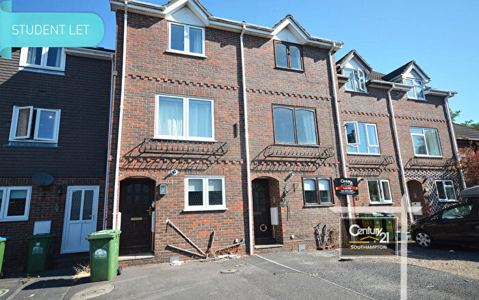 4 Bedroom Town House To Rent In |Ref: |, Berkeley Close, Southampton, SO15