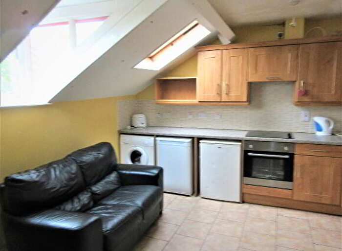 4 Bedroom 2nd Floor Apartments To Rent In Upstairs Apartment, C Rugby Avenue, Belfast, BT7
