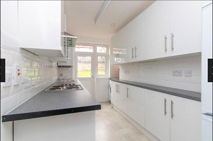 3 Bedroom Terraced House To Rent In Selsdon Road, South Croydon, CR2