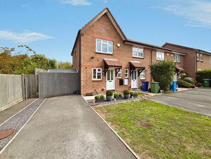 2 Bedroom End Terrace House For Sale In Oswald Close, Warfield, RG42