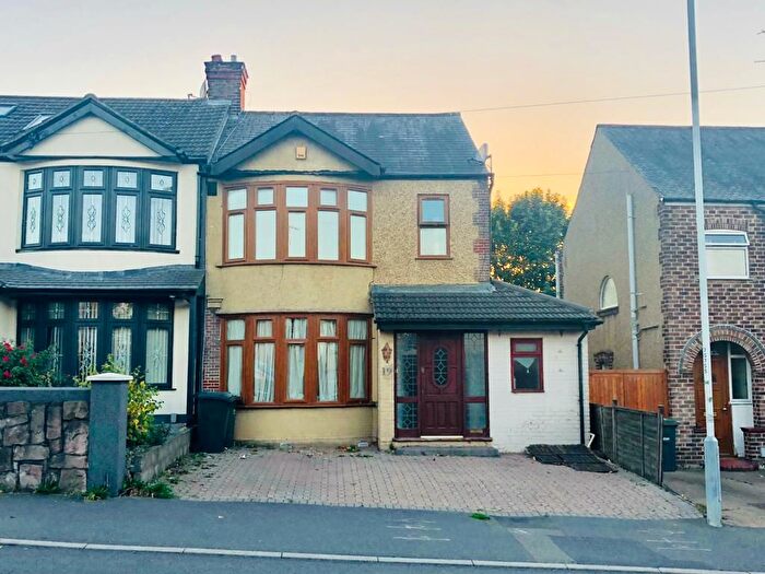 3 Bedroom Semi-Detached House To Rent In St Margarets Avenue, Luton, LU3