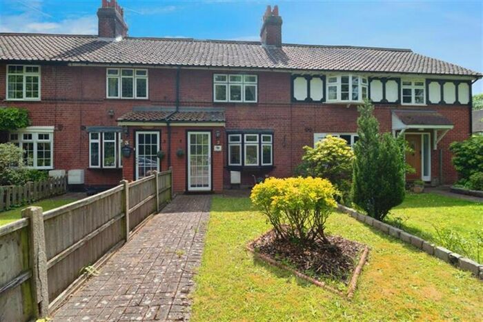 2 Bedroom Terraced House For Sale In Pantile Cottages, RM14