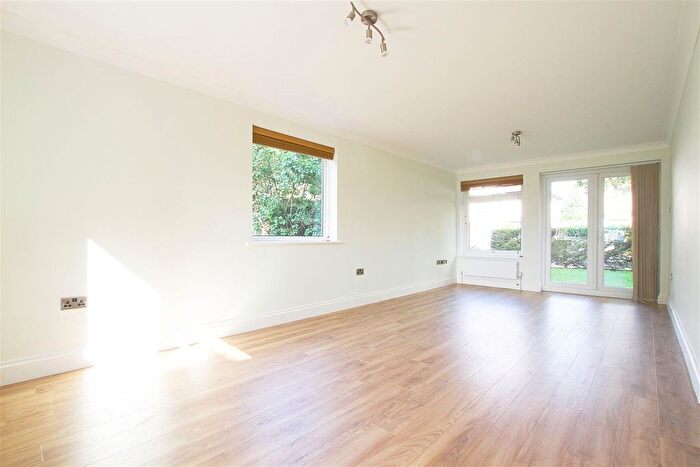 2 Bedroom Flat To Rent In Haslemere Avenue, Ealing, W7