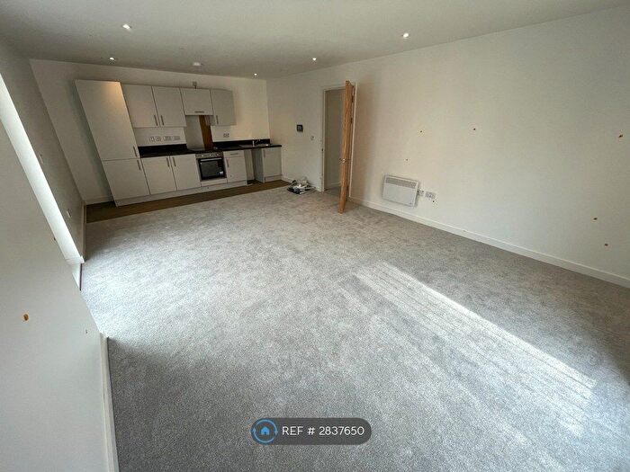 2 Bedroom Flat To Rent In Ordsall Lane, Salford, M5