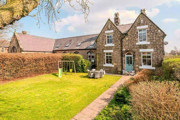 3 Bedroom Semi-Detached House For Sale In School Lane, Westhead, L40