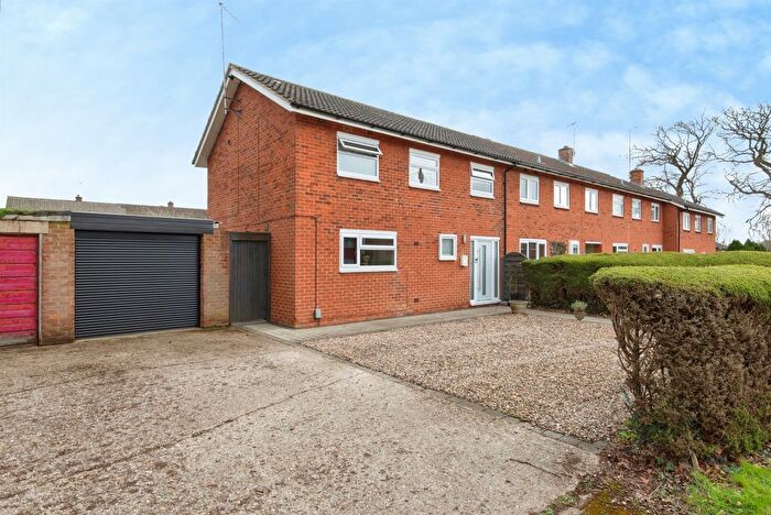 3 Bedroom End Terrace House For Sale In Broad Oak Way, Stevenage, SG2