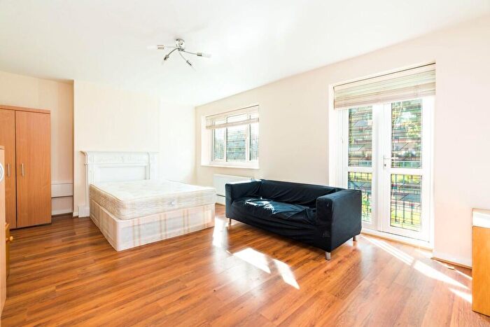 3 Bedroom Apartment To Rent In Arnould Avenue, London, SE5