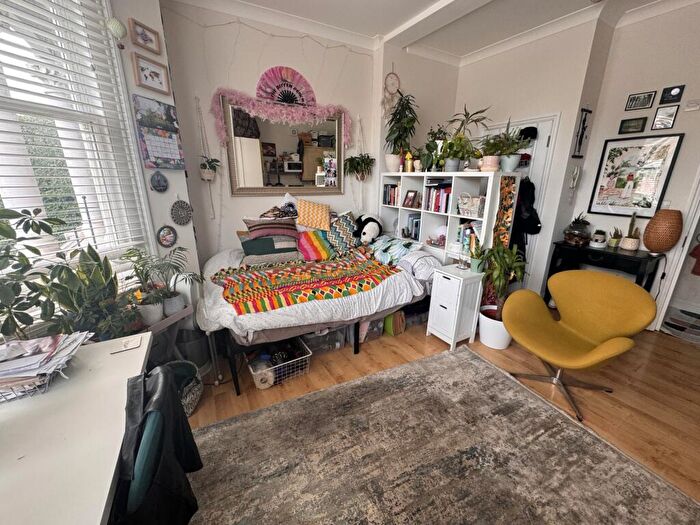 Flat To Rent In Ferme Park Road, Crouch End, N8