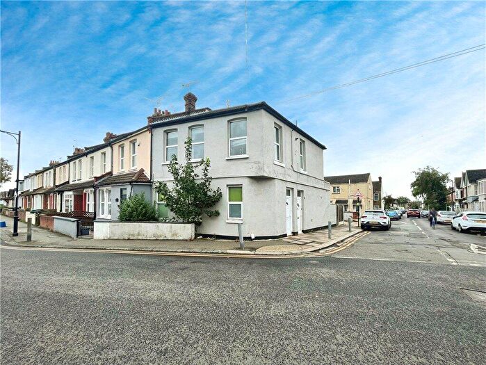 2 Bedroom Apartment For Sale In Trinity Road, Southend-on-Sea, Essex, SS2