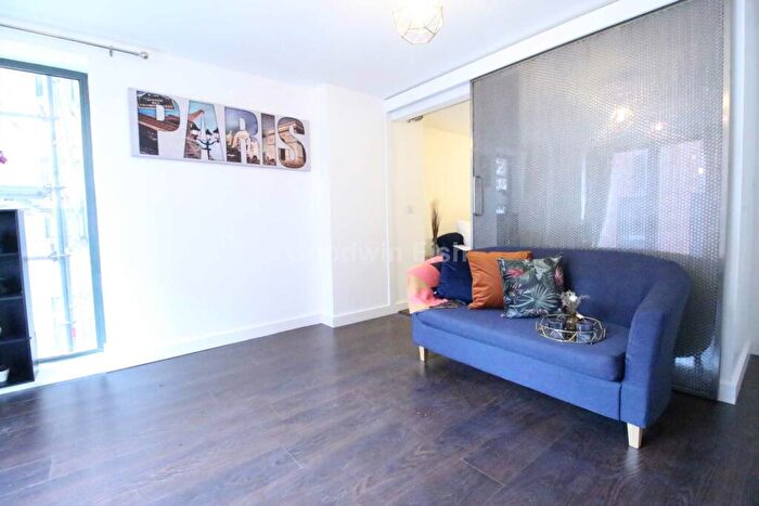 2 Bedroom Apartment To Rent In Pall Mall House, Church Street, Manchester, M4