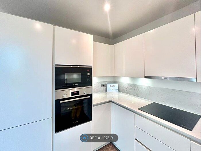 2 Bedroom Flat To Rent In Menara Point, London, E16