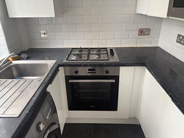 2 Bedroom Semi-detached House To Rent In Limbury Road, Luton, LU3