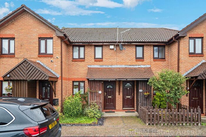 1 Bedroom Terraced House For Sale In St Martins Close, South Oxhey, WD19