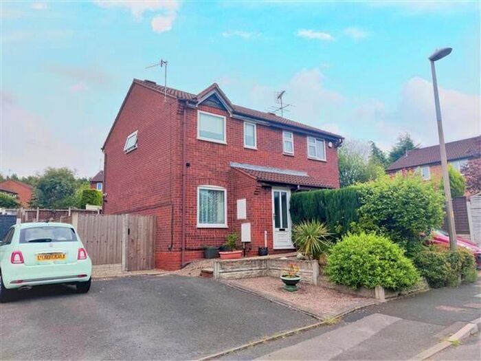2 Bedroom Property To Rent In Old Hall Close, Stourbridge, DY8