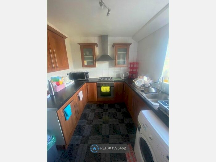 2 Bedroom Flat To Rent In Parkfield Place, Cardiff, CF14