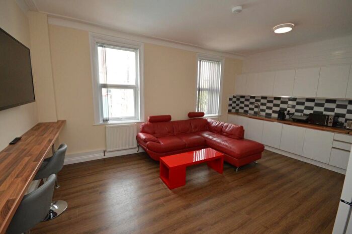 1 Bedroom Terraced House To Rent In Room, Faringdon Road, Swindon, Wiltshire, SN1