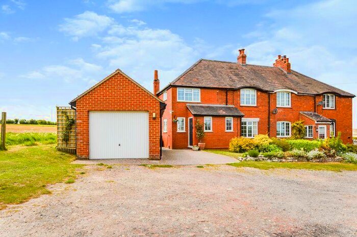 3 Bedroom Semi-Detached House To Rent In Druids Lodge, Salisbury, SP3