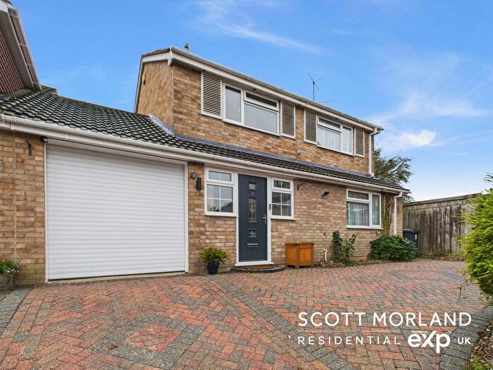 4 Bedroom Link Detached House For Sale In Blackbird Close, Basingstoke, RG22