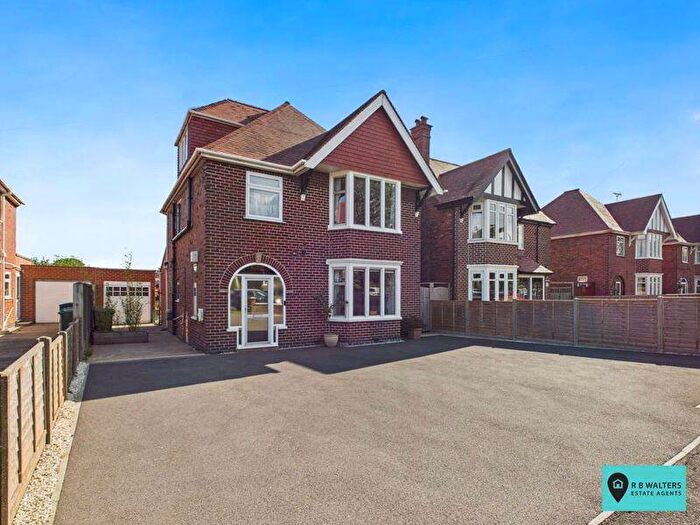 4 Bedroom Detached House For Sale In Estcourt Road, Gloucester, GL1