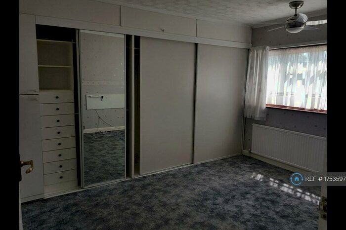 4 Bedroom Terraced House To Rent In Waremead Road, Ilford, IG2