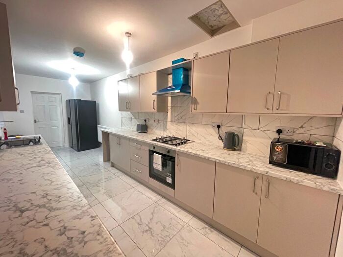 3 Bedroom Semi Detached House To Rent In Broad Street, Oldbury, B69