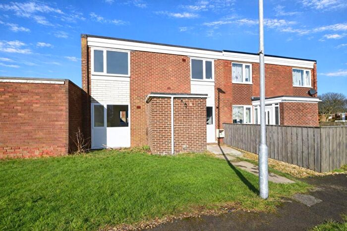 3 Bedroom Semi-Detached House For Sale In Garesfield Gardens, Burnopfield, NE16