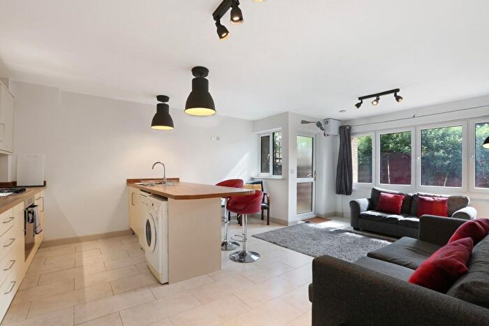 1 Bedroom Flat For Sale In Park Rise, London, SE23