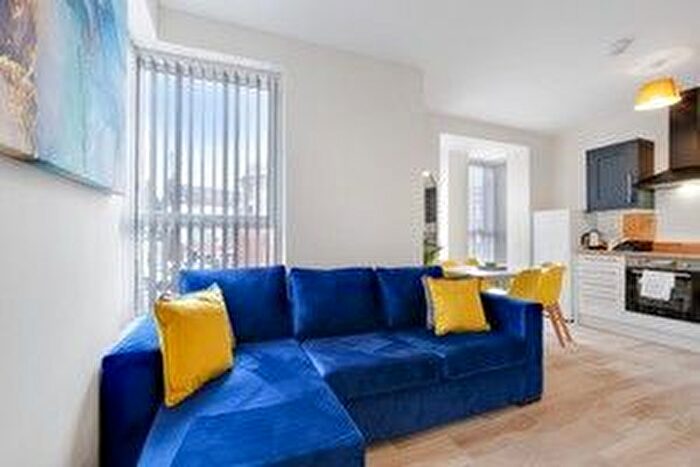 2 Bedroom Flat To Rent In Market Place, Wednesbury, WS10