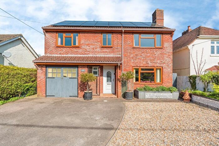 3 Bedroom Detached House For Sale In Larch Avenue, Holbury, Southampton, Hampshire, SO45
