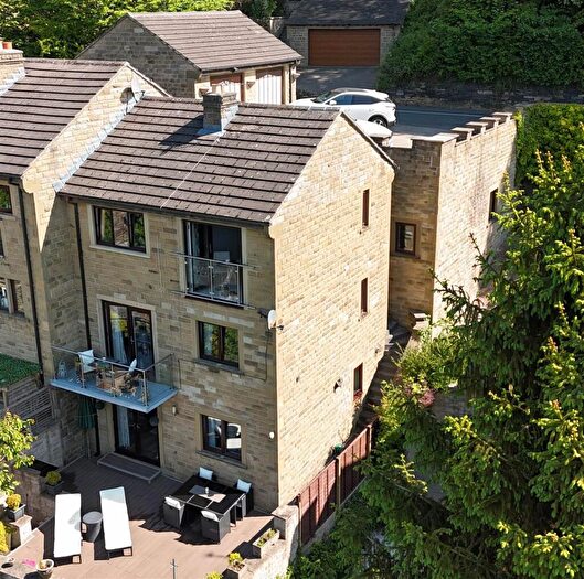 5 Bedroom Semi-Detached House For Sale In Kell Lane, Stump Cross, Halifax, HX3