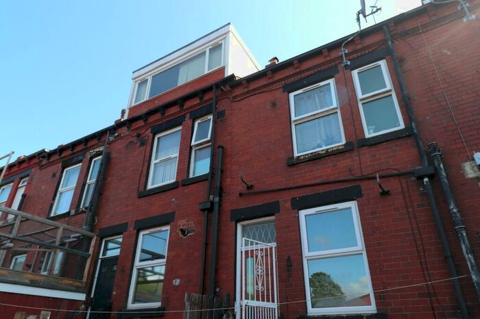 1 Bedroom Flat To Rent In Harlech Road, Leeds, West Yorkshire, LS11