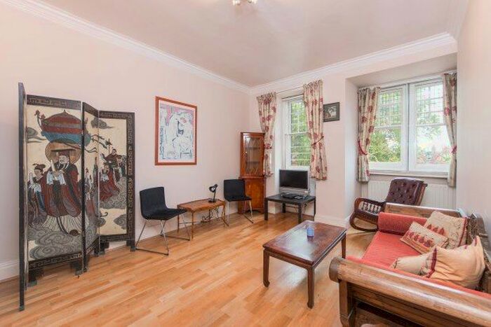 3 Bedroom Flat To Rent In Lower Sloane Street, Chelsea, SW1W