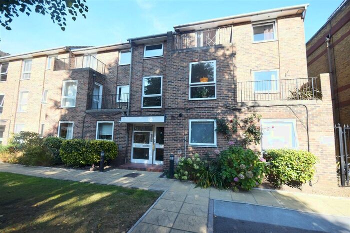 1 Bedroom Flat To Rent In Sandringham Court, Arragon Road, Twickenham, TW1