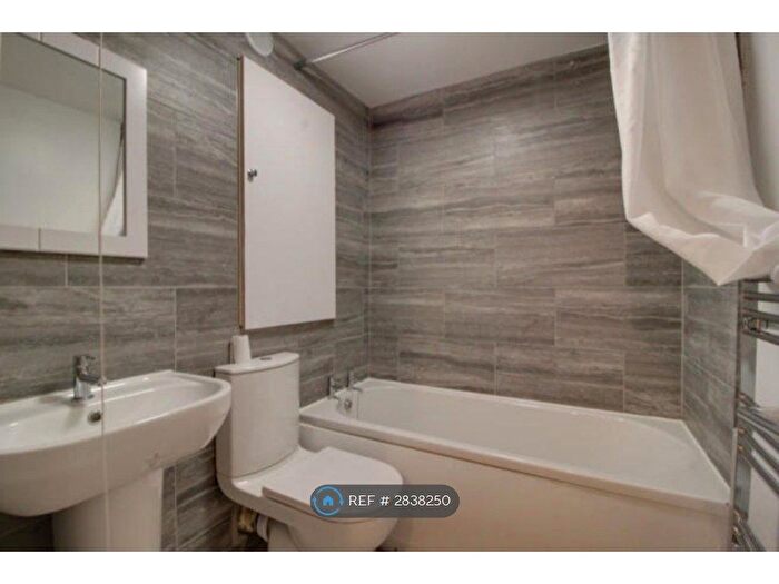 3 Bedroom Maisonette To Rent In Moss House Close, Birmingham, B15