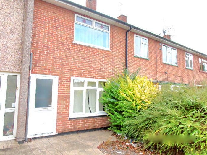 2 Bedroom Flat To Rent In Pimpernel Close **Available In May **, OX4