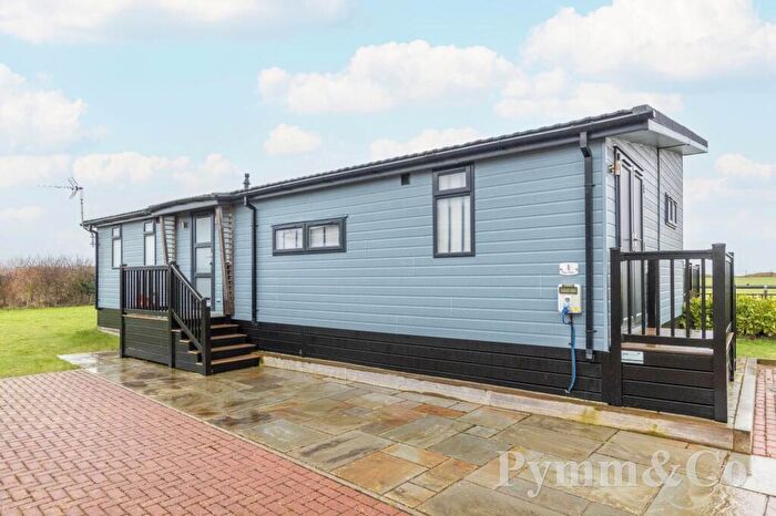 2 Bedroom Mobile Home For Sale In Paston Road, Mundesley, NR11