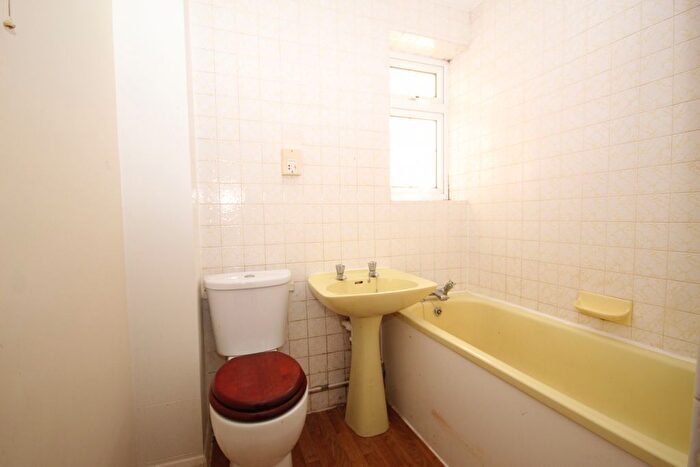 2 Bedroom Flat For Sale In Lantern Close, Wembley, Middlesex, HA0