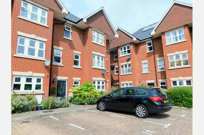 4 Bedroom Town House To Rent In Smiles Place, Woking, GU22