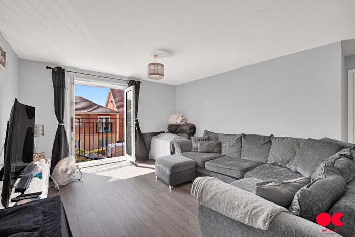 2 Bedroom Flat To Rent In Windermere Avenue, Purfleet-On-Thames, RM19