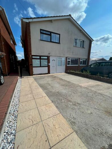 3 Bedroom Semi-Detached House To Rent In Beacon Avenue, Thurmaston, Leicester, Leicestershire, LE4