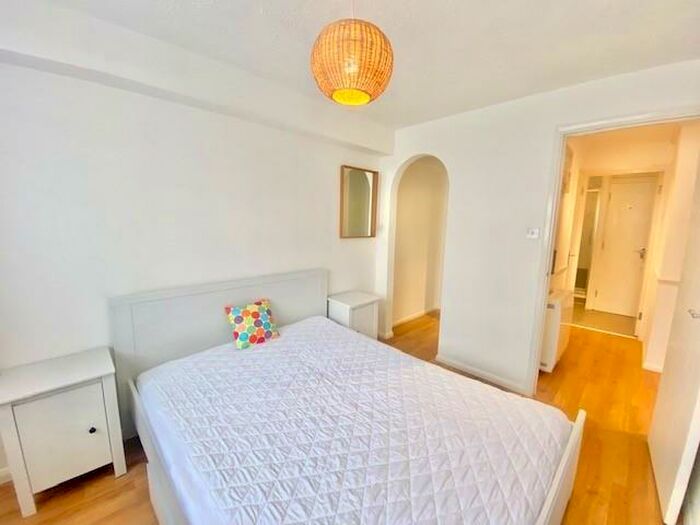 2 Bedroom Apartment To Rent In Milford Close, St Albans, AL4