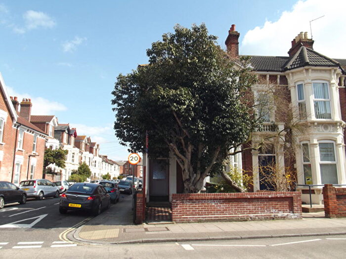 1 Bedroom Flat To Rent In Waverley Road, Southsea, PO5
