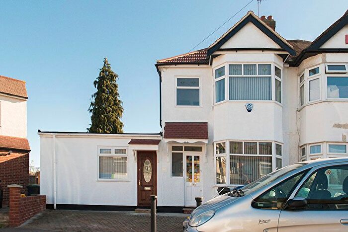 3 Bedroom Terraced House To Rent In Penfold Road, Edmonton, N9