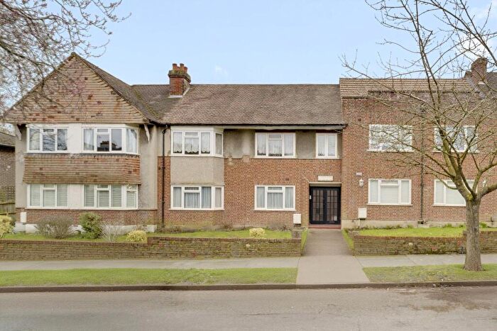 2 Bedroom Flat For Sale In Stanley Court, Stanley Park Road, SM5