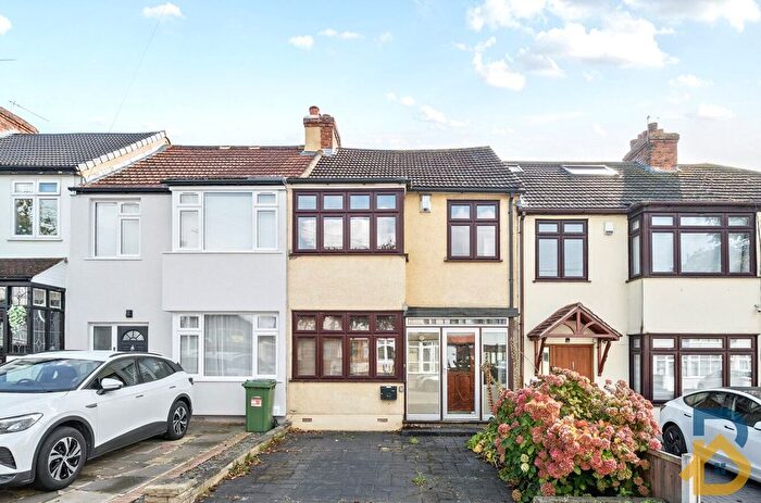 2 Bedroom Terraced House For Sale In Primrose Glen, Hornchurch, RM11