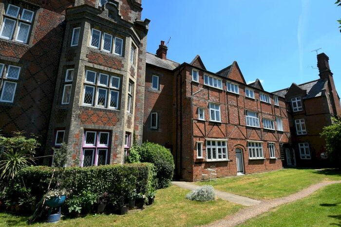 1 Bedroom Apartment To Rent In Buckingham Court, The Close, Great Dunmow, Essex, CM6