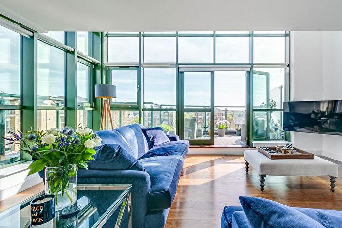 2 Bedroom Flat To Rent In Brasenose Drive, Barnes, SW13