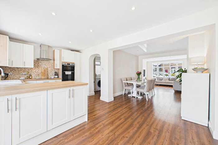 3 Bedroom Semi-Detached House For Sale In Stratford Way, Hemel Hempstead, HP3