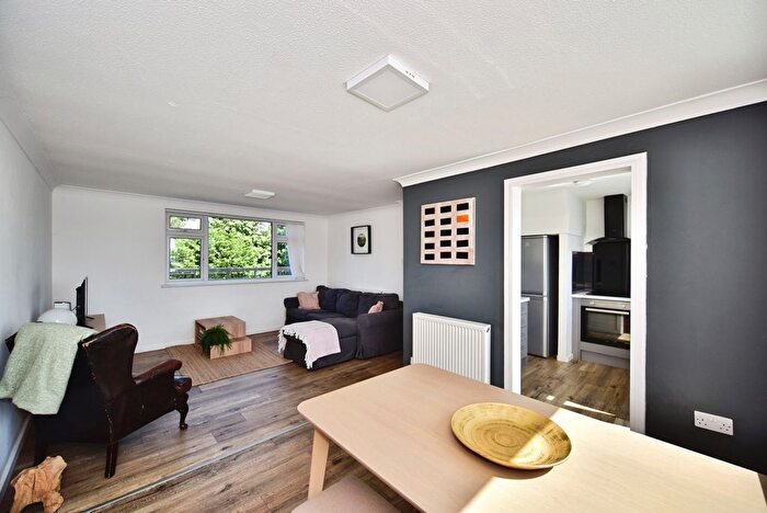 3 Bedroom Maisonette For Sale In Mid Kent Shopping Centre, Castle Road, Maidstone, Kent, ME16