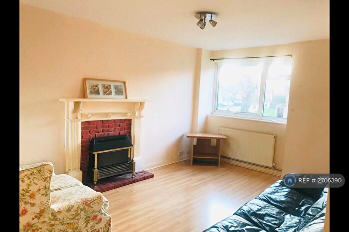 2 Bedroom Maisonette To Rent In Fairford Court, Sutton, SM2